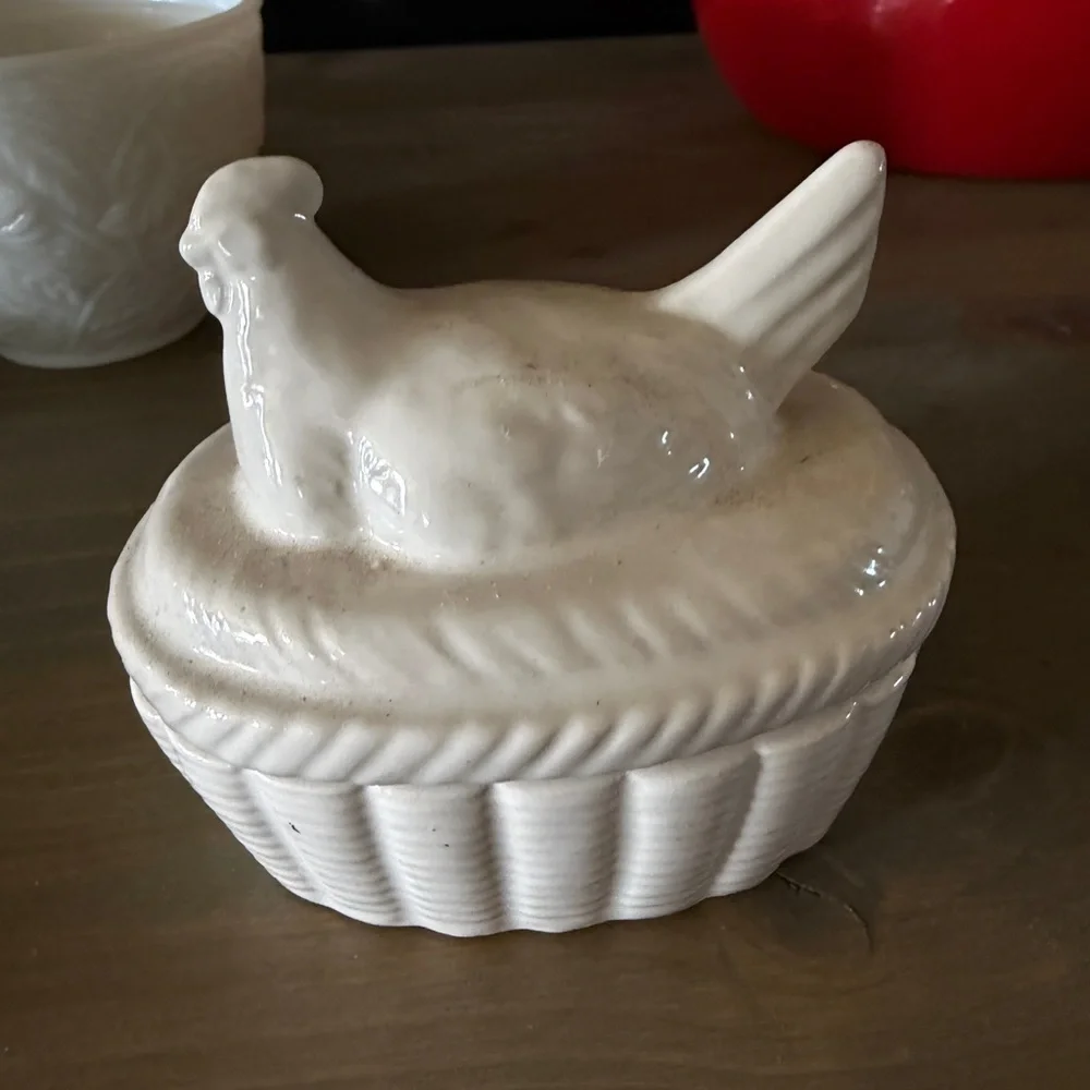 Vintage Ceramic Hen on Nest Dish • Made in Japan. G13